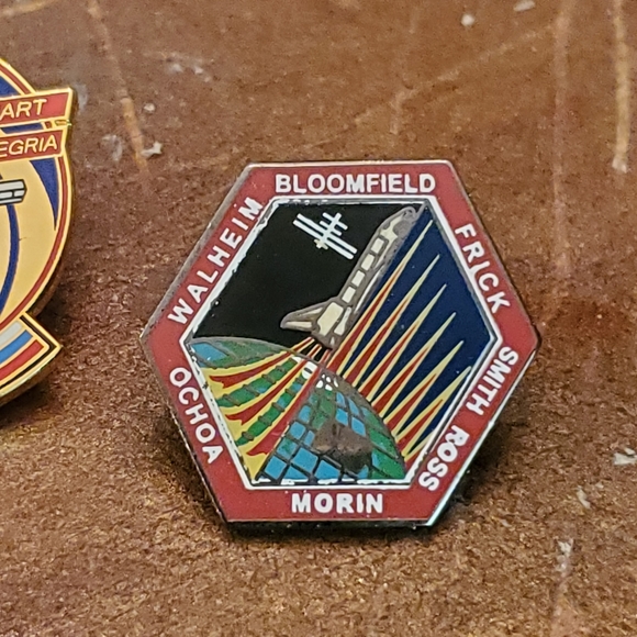 NASA Space Shuttle Mission Pins - Picture 3 of 12